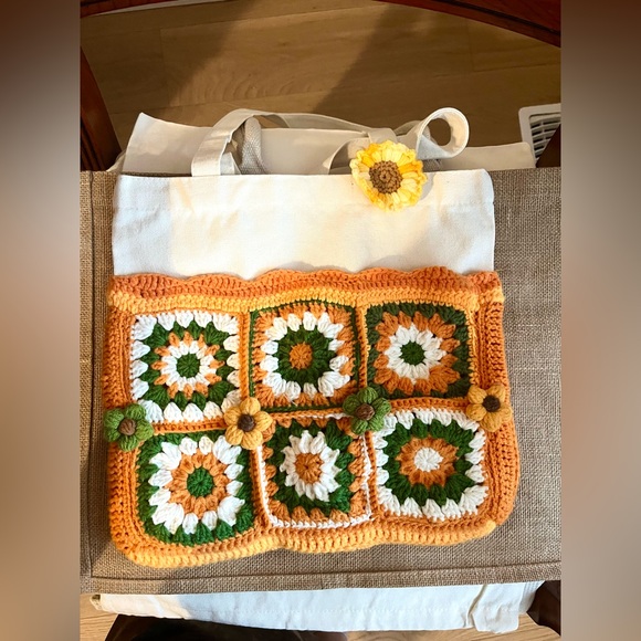 Chic Floral Crochet Tote Bag - Orange and Cream - Picture 4 of 10